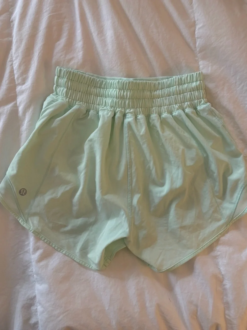 lululemon Mint Green Hotty Hot 4” Athletic Shorts, size 0